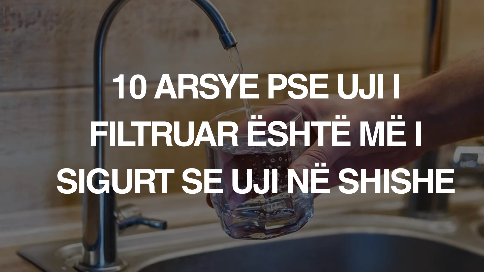 10 arsye pse uji i filtruar është më i sigurt se uji në shishe